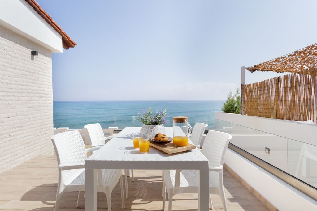 An earthy mix of soothing neutral tones make up the decor in this pretty seafront home which is filled with natural...