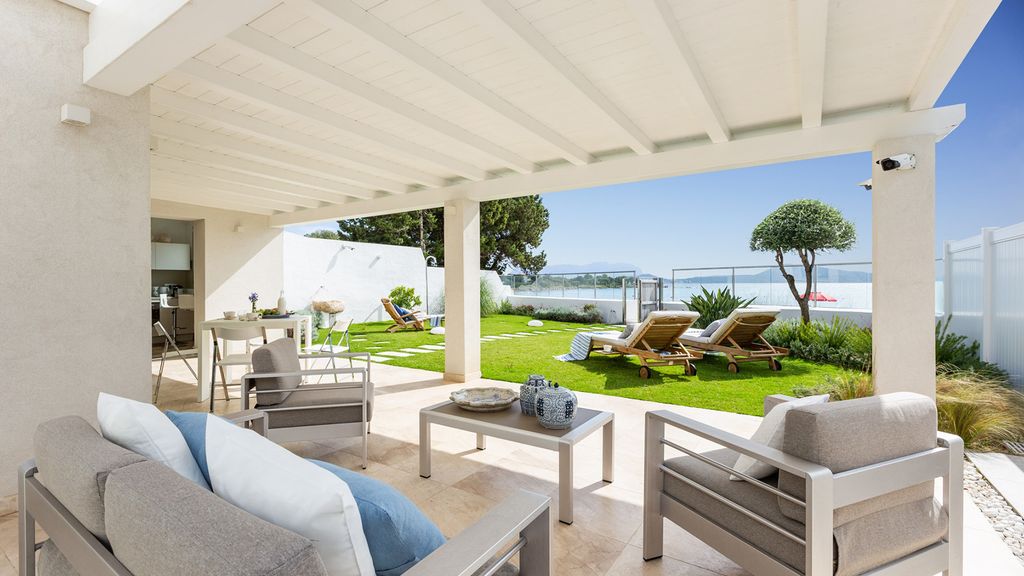 Sea Rocks beach house